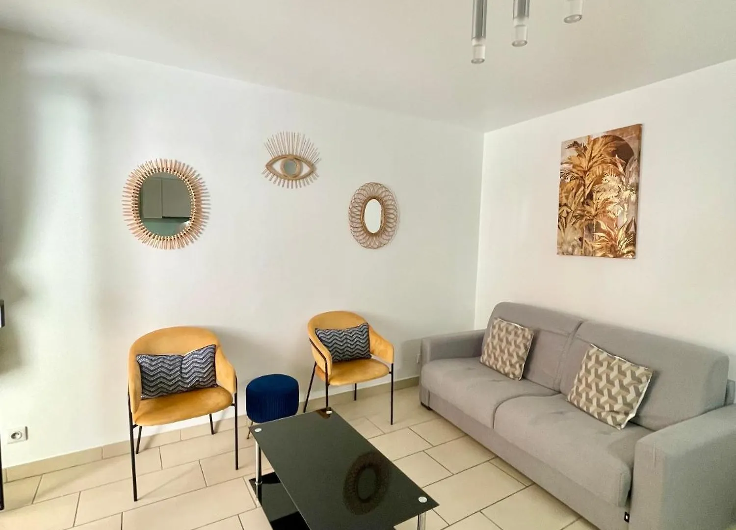 Jolie 3 pièces avec terrasse au vieux port, à 2 pas des plages et du palais. Cannes